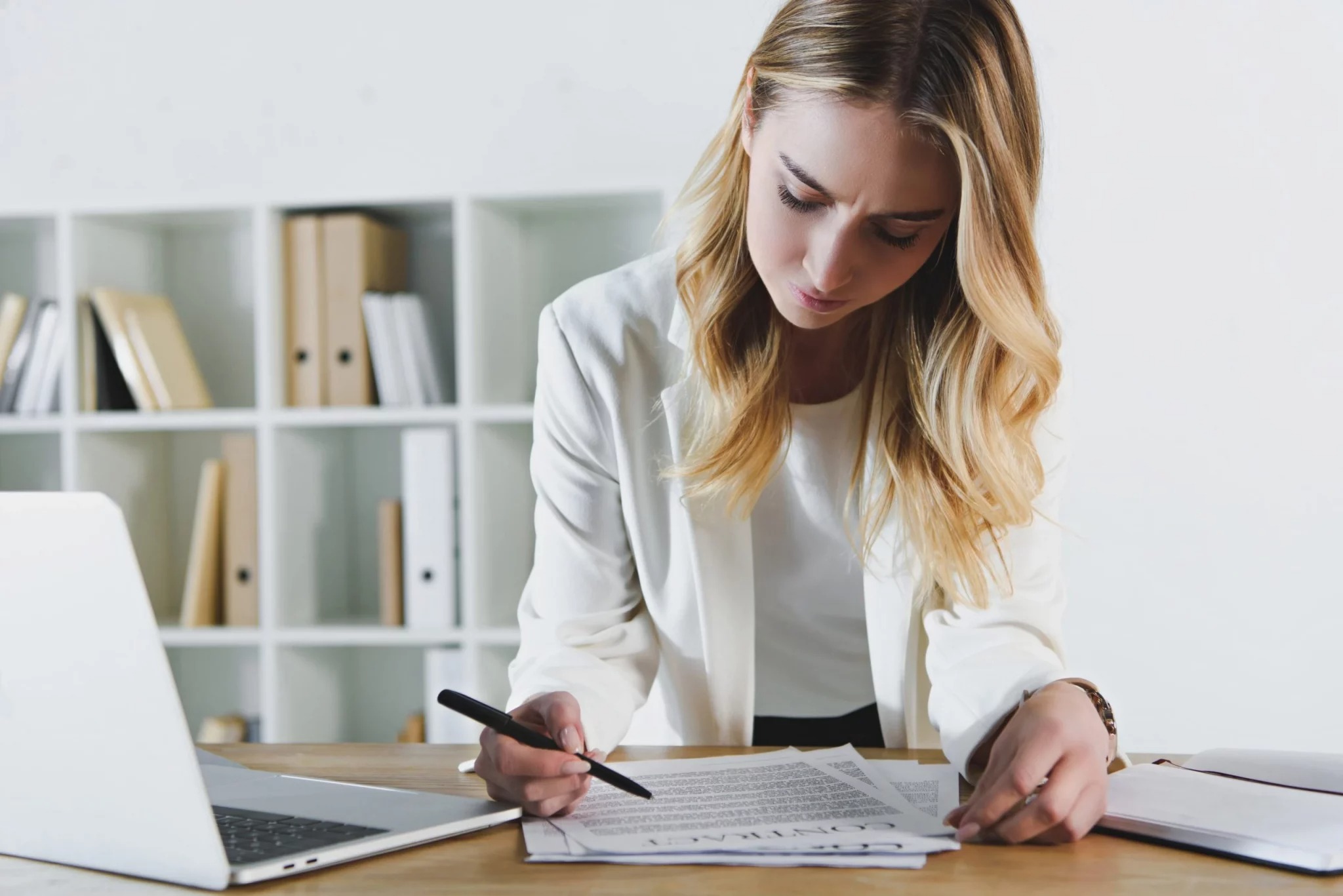 Perfekte Präzision Ihre Kfz-Handbuch Übersetzung Köln vom Fachexperten